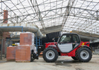 Location chariot télescopique Manitou 10 mètres vue intérieure hangar