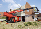 Location chariot télescopique rotatif Manitou 21 mètres sur chantier BTP avec panier nacelle